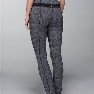 lululemon skinny groove pant grey and black print